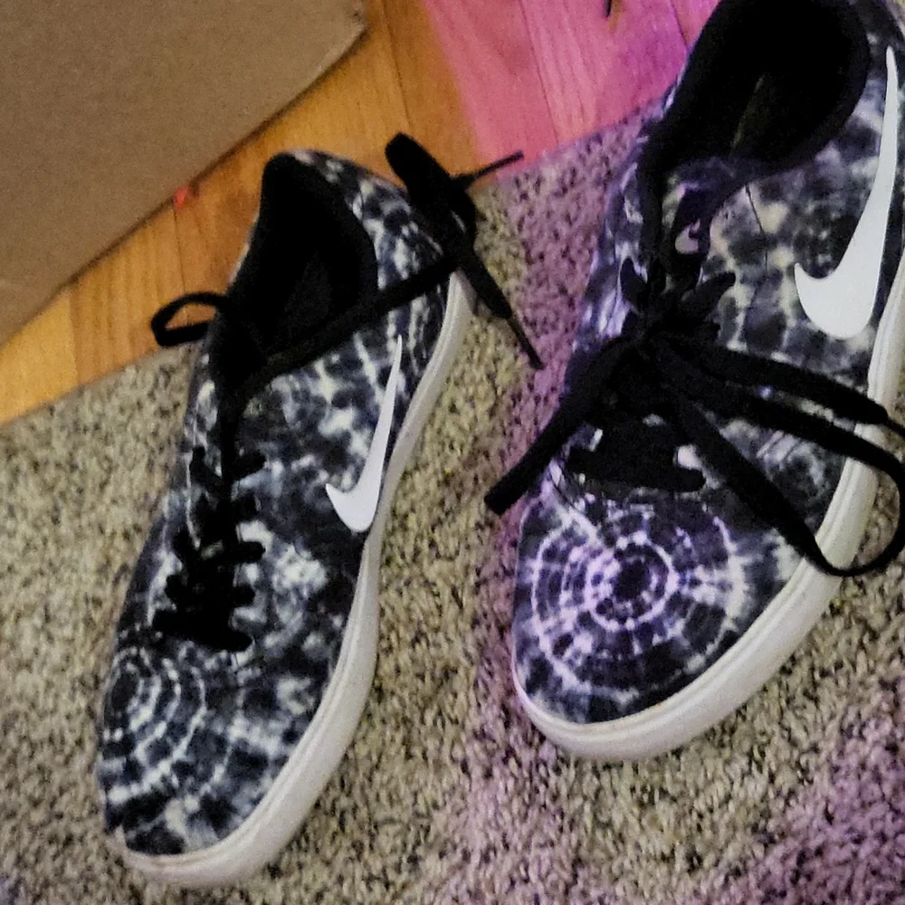 Nike SB 2018 black and white tie dye boys size 6Y - Picture 2 of 5